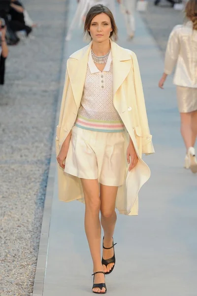 Look 14